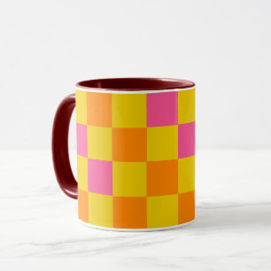Caneca Design de padrão xadrez laranja amarelo rosa