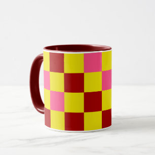 Caneca Design de padrão xadrez vermelho amarelo rosa
