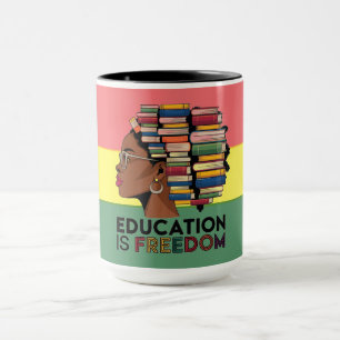 Caneca Design de Perfil Afro Educação é Liberdade