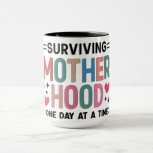 Caneca Dia das Mães Engraçado Sobrevivendo à Maternidade
