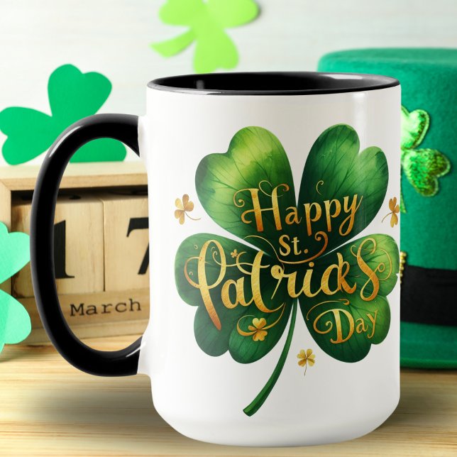 Caneca Dia de São Patrício Feliz de Folha Clássica Quatro (Classic Four Leaf Clover Happy St Patrick's Day Mug)