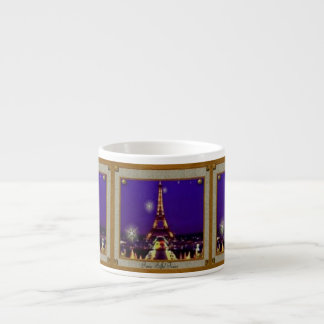 Caneca do café da torre Eiffel