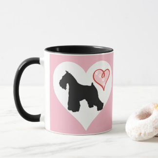 Caneca do coração do Schnauzer e de café das patas