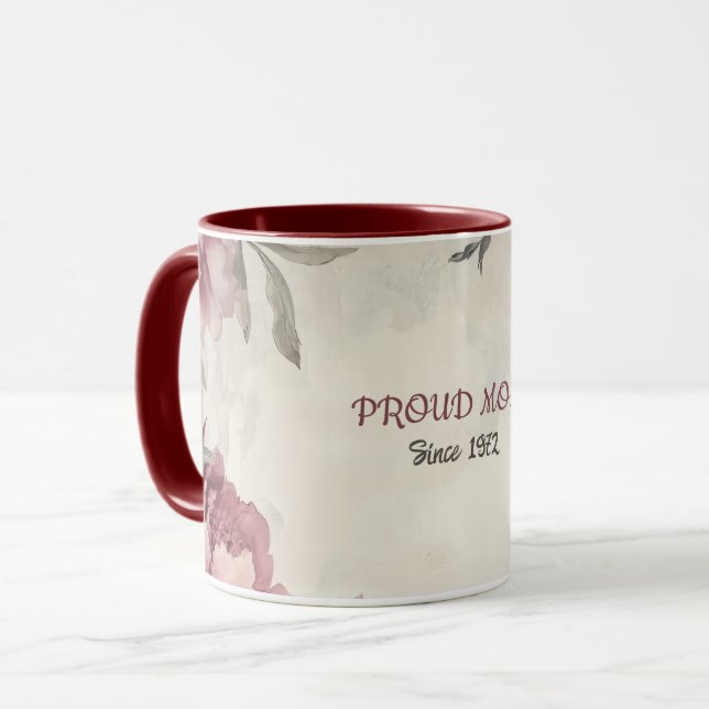 Caneca do Dia das Mães com o texto "MÃE" "Desde 19 (Frente Esquerda)