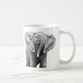 Caneca do elefante africano do bebê