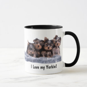 Caneca do filhote de cachorro do yorkshire terrier