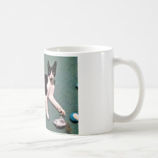 Caneca do gatinho do smoking