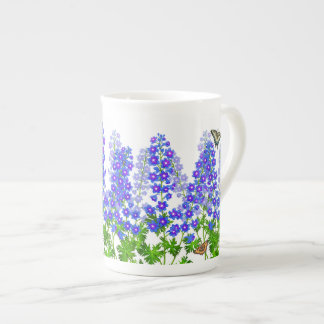 Caneca do jardim da borboleta de Larkspur do