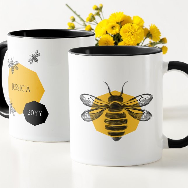 Caneca do Nome Ano do Favo de Mel Amarelo Abelha F (Cute Bee Yellow Honeycomb Name Year Mug for Friend)