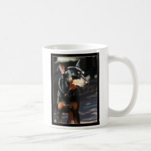 Caneca do Pinscher diminuto