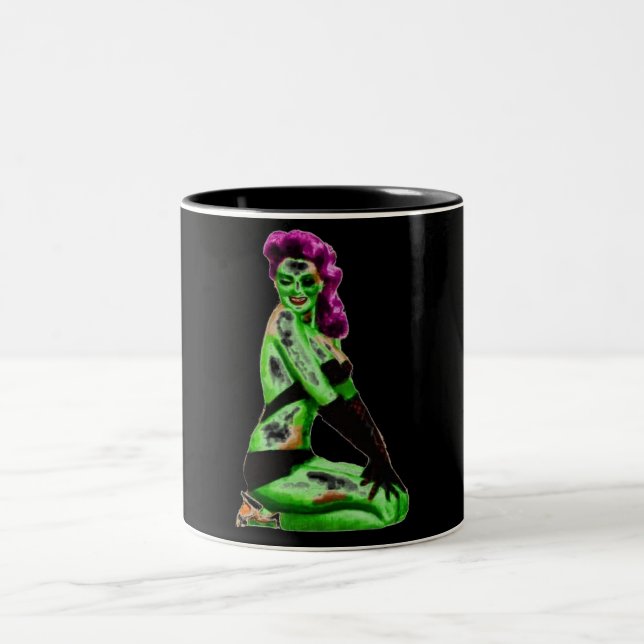 Caneca do Pinup do zombi (Centro)