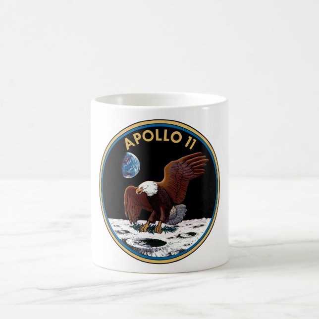 Caneca do remendo da missão de Apollo 11 (Centro)