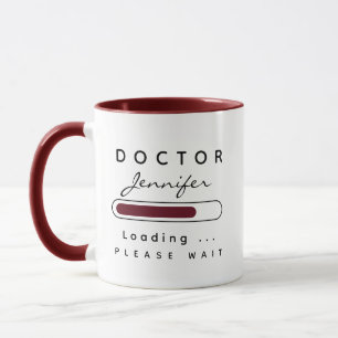 Caneca DOCTOR [Nome] Carregando Castanho e Branco