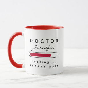 Caneca DOCTOR [Nome] Carregando Vermelho e Branco