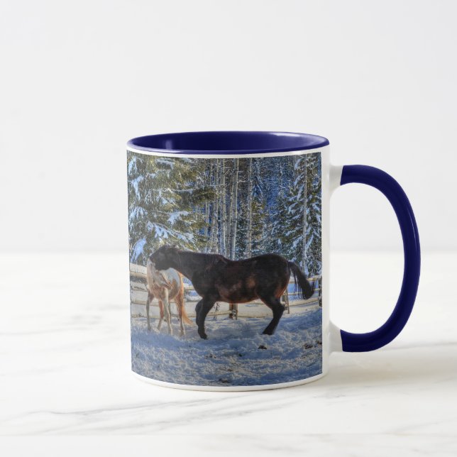 Caneca Dois Cavalos Rebeldes em Neve no inverno (Direita)