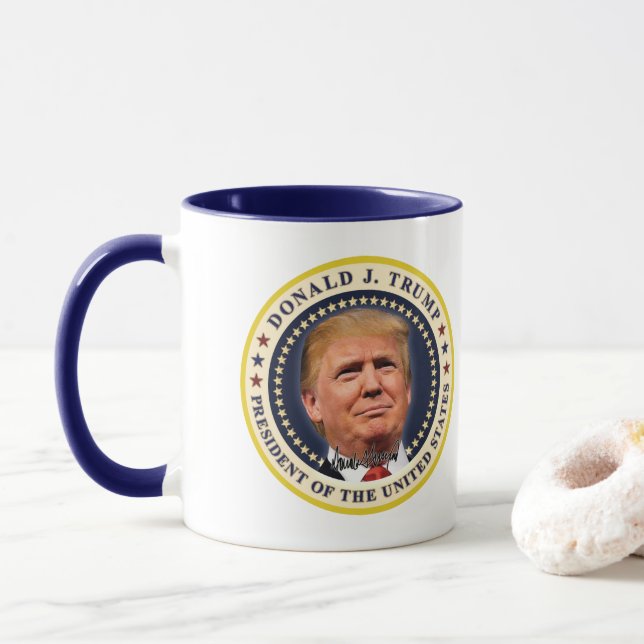 Caneca Donald Trump Inauguração Douradas Estrelas Souveni (Com Donut)
