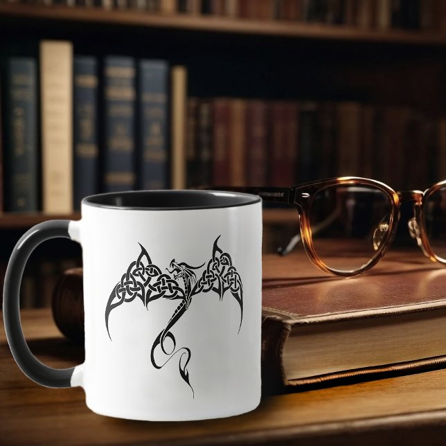 Caneca Dragão Tribal Celta com Entrelaçamento Preto Branc (Criador carregado)