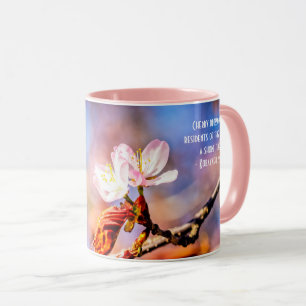 Caneca Duas Incríveis Flores Sakura. Fundo Cor-de-rosa,