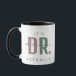 Caneca É a Dra. [Nome Personalizado]<br><div class="desc">Faça uma declaração ousada mas na moda com a caneca personalizada "É o Dr. Realmente"! Com tipografia moderna com sotaques pastéis suaves e um nome personalizável, esta caneca é perfeita para celebrar conquistas acadêmicos, promoções ou marcos profissionais. O elegante design, combinado com uma pega preta e interior contrastantes, adiciona um...</div>