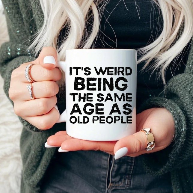 Caneca É estranho ter a mesma idade das Pessoas antigas (Criador carregado)