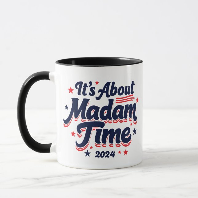 Caneca É sobre Madame Time Kamala Harris Ekection (Esquerda)
