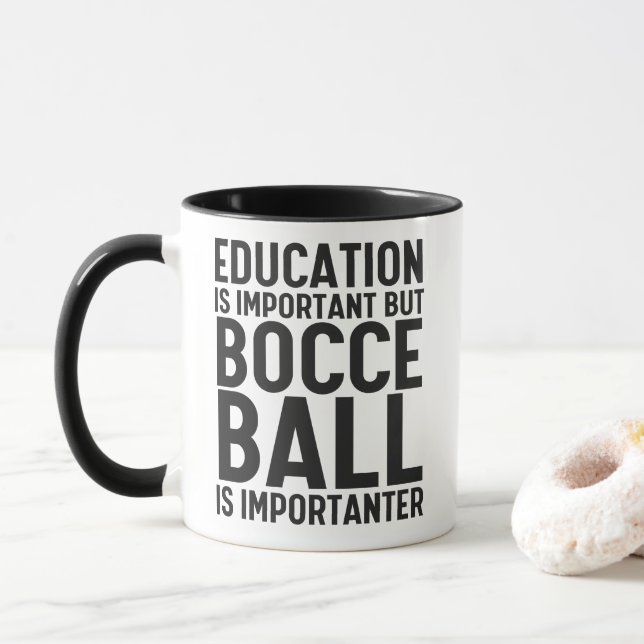 Caneca Educação é importante, mas Bocce Ball é importante (Com Donut)