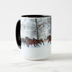 Caneca Efetivo de Cavalos em Neve