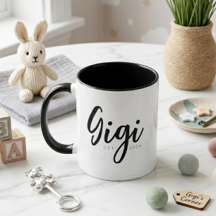 Caneca Elegante Gigi Ano de Fundação Design de Letra Mini