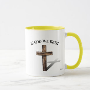 Caneca Em Deus Confiamos com cruz robusta