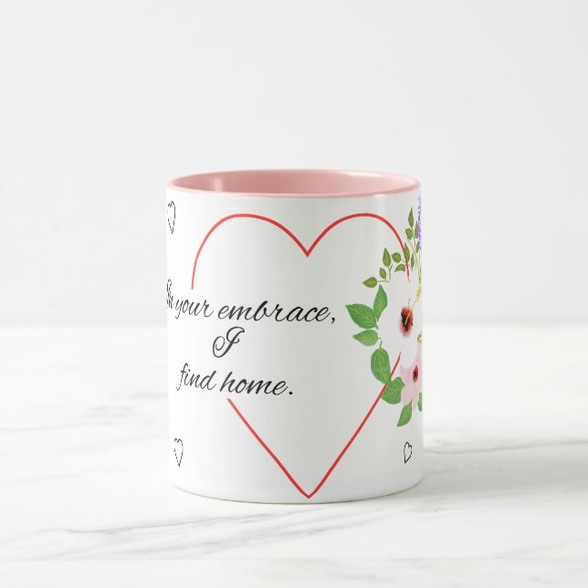 Caneca Em seu abraço, eu encontro casa. (Centro)