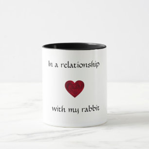 Caneca Em um relacionamento Coelho
