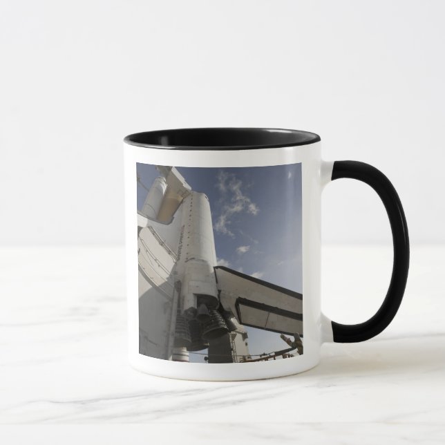 Caneca Endeavor de Shuttle Espacial no bloco de lançament (Direita)