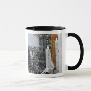 Caneca Endeavor de Shuttle Espacial no bloco de lançament