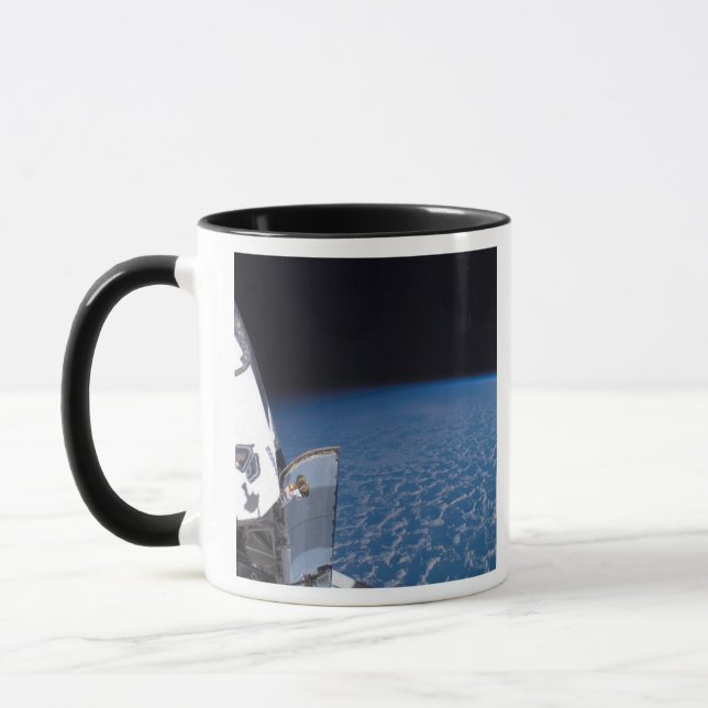 Caneca Endeavor do Envelope Espacial 24 (Esquerda)