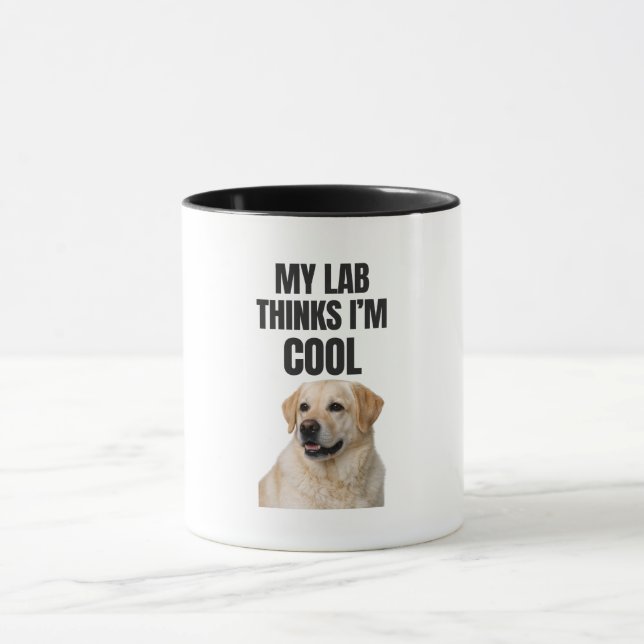 Caneca Engraçada do Labrador: Meu Lab Acha que Sou (Centro)