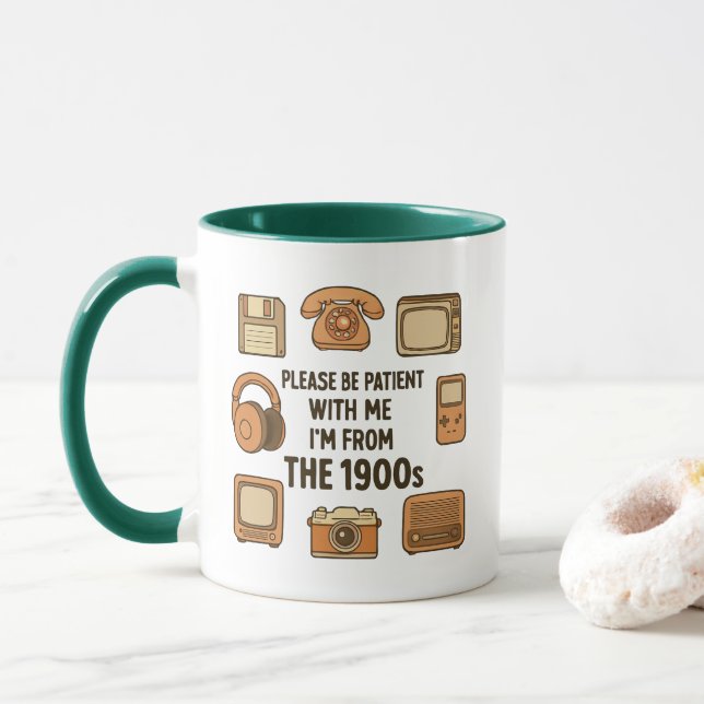 Caneca Engraçado Por Favor Seja Paciente Comigo Eu Sou Do (Com Donut)