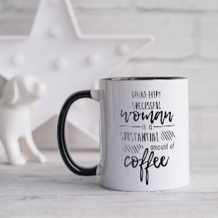 Caneca Engraçado Por trás de toda mulher Café