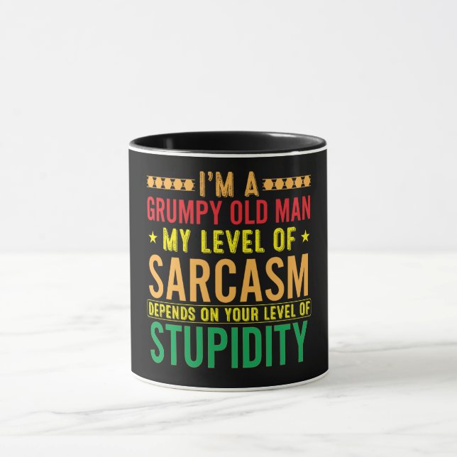 Caneca Engraçado, sou um velho rabugento (Centro)
