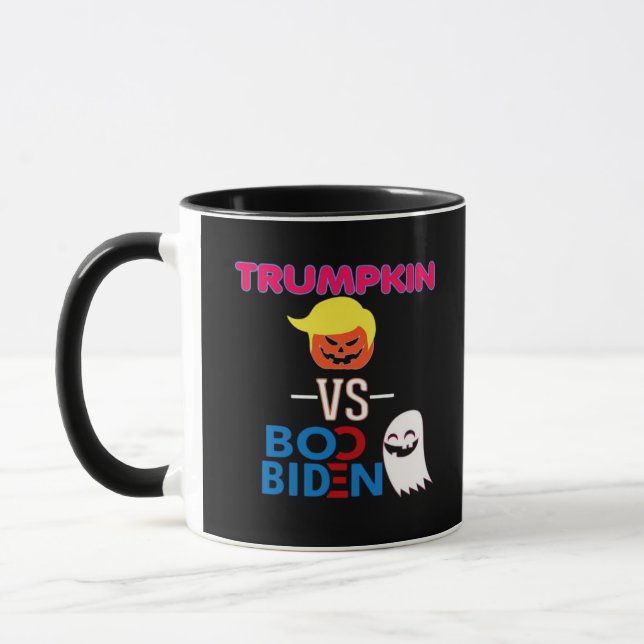 Caneca Engraçado Trumpkin Vs Boo Biden Design Classe Hall (Esquerda)