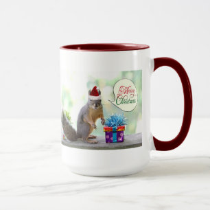 Caneca Esquilo do Natal com presentes de Natal