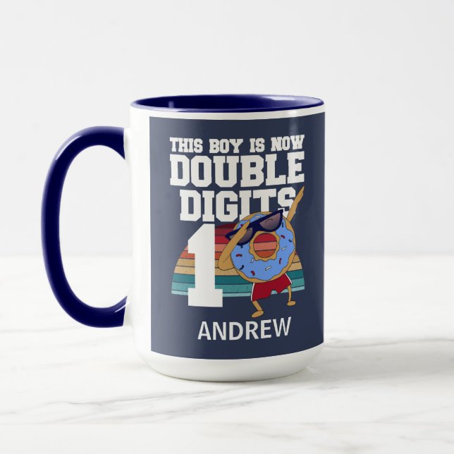 Caneca Este menino agora tem dois dígitos engraçados 10º  (Esquerda)