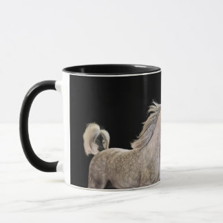 Caneca esteja livre. coleção do cavalo. cinza árabe