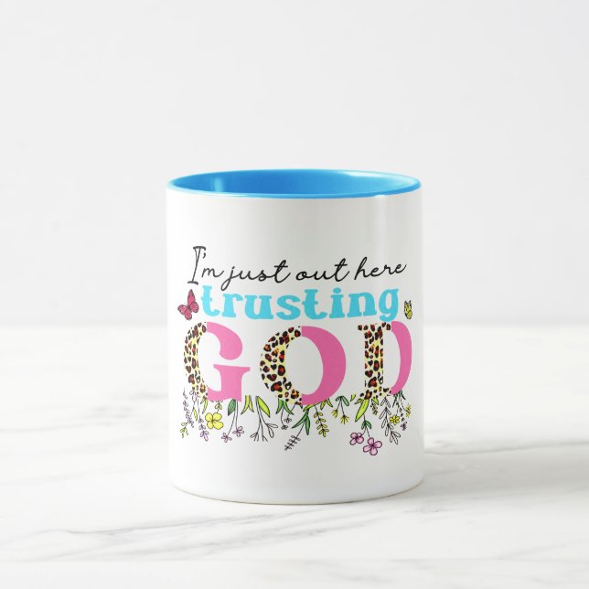 CANECA "ESTOU AQUI A CONFIAR EM DEUS" CITAÇÃO CRISTÃ (Centro)
