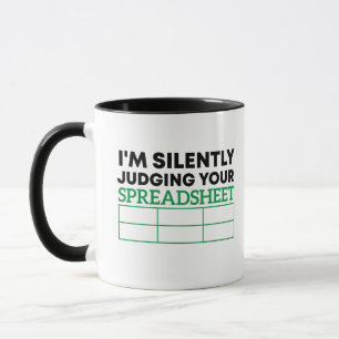 Caneca Estou silenciosamente julgando sua planilha Analis