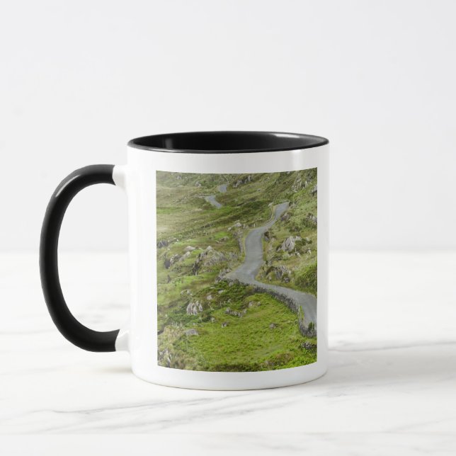 Caneca Estrada entre Ballaghacahreen e Caherkeen. (Esquerda)