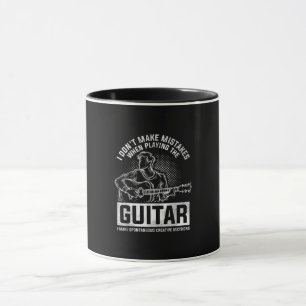 Caneca Eu não cometo erros ao tocar violão