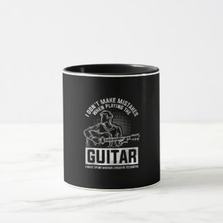 Caneca Eu não cometo erros ao tocar violão