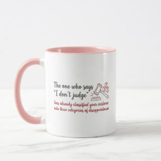 Caneca Eu Não Julgo" Martelo de Advogado Sarcástico