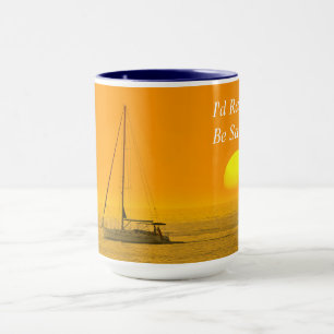 Caneca Eu Preferiria Estar Navegando, Pôr do Sol, Mensage