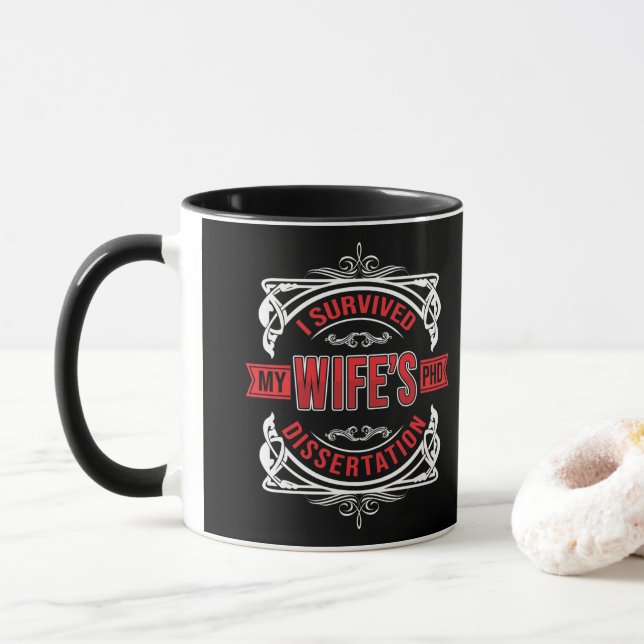 Caneca Eu sobrevivi à dissertação da minha esposa (Com Donut)